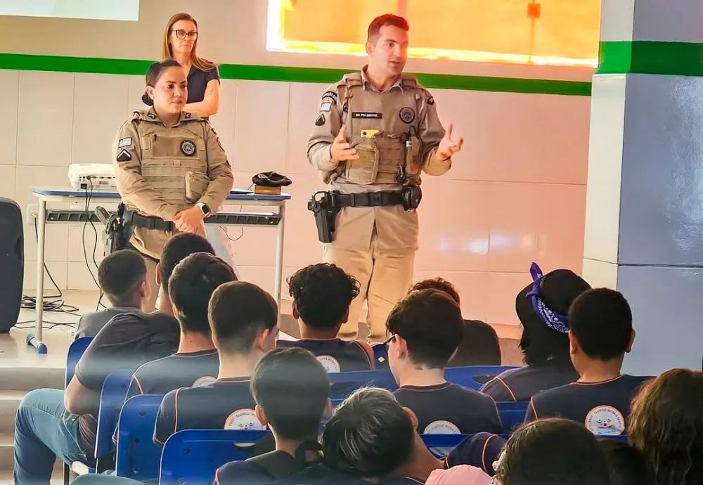 24º BPM promove palestra educativa sobre violência doméstica para estudantes em Brumado