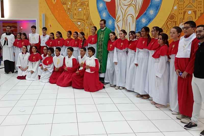Área Pastoral Santa Rita de Cássia institui 19 coroinhas e fortalece caminhada rumo à criação da nova paróquia em Brumado