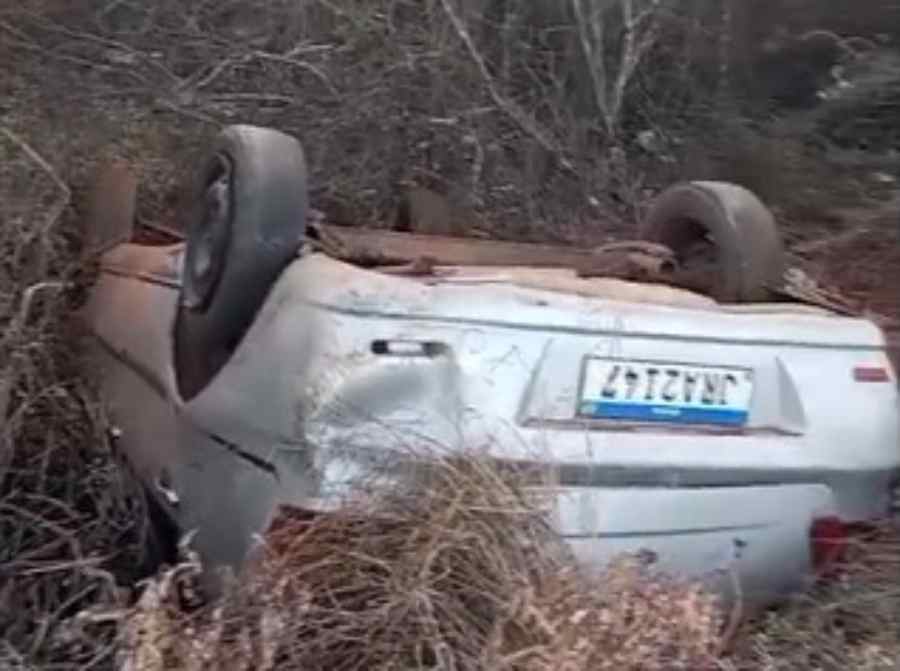 Carro tomba na BA-617 entre Caculé e Ibiassucê