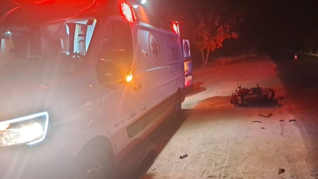 Motociclista fica gravemente ferido após bater em carro na BR-030, Guanambi