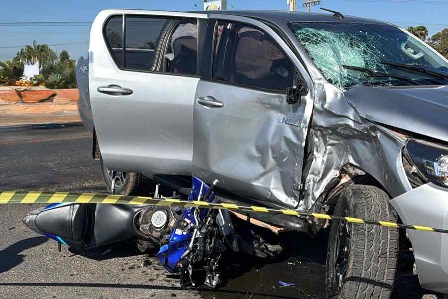 Motociclista morre após colisão com caminhonete na BR-242, em Luís Eduardo Magalhães
