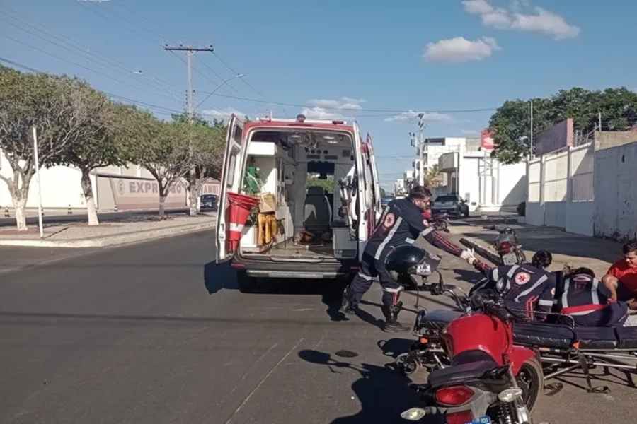 Motorista foge após atropelar motociclista em avenida movimentada de Guanambi