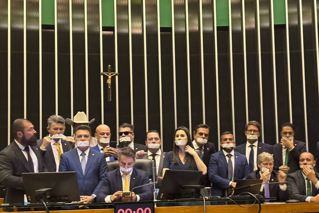 Oposição se levanta contra “ditadura judicial” e trava o Congresso, protesto escancara crise institucional e abuso de poder