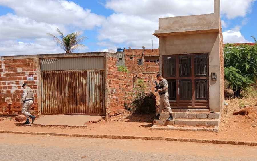 Polícia faz operação em Caculé para prender homem que tentou incendiar casa da mãe