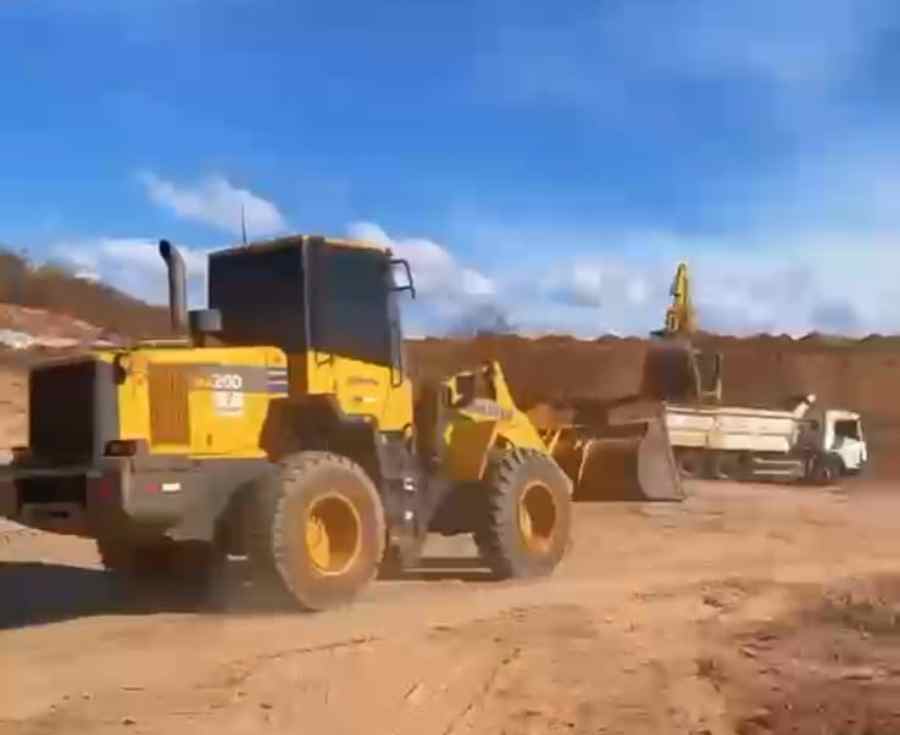 Prefeito Fabrício Abrantes acelera limpeza de aguadas e leva esperança para comunidades rurais em Brumado