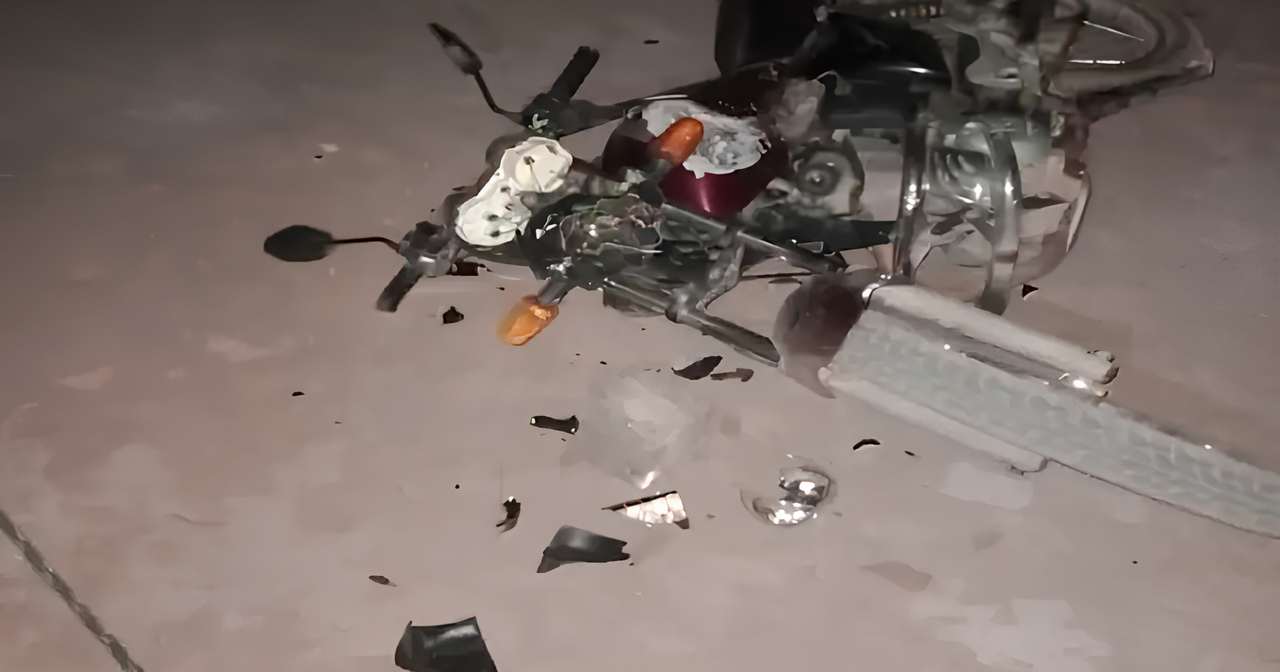 Populares reagem e destroem moto de suspeito de agredir mulher em Guanambi