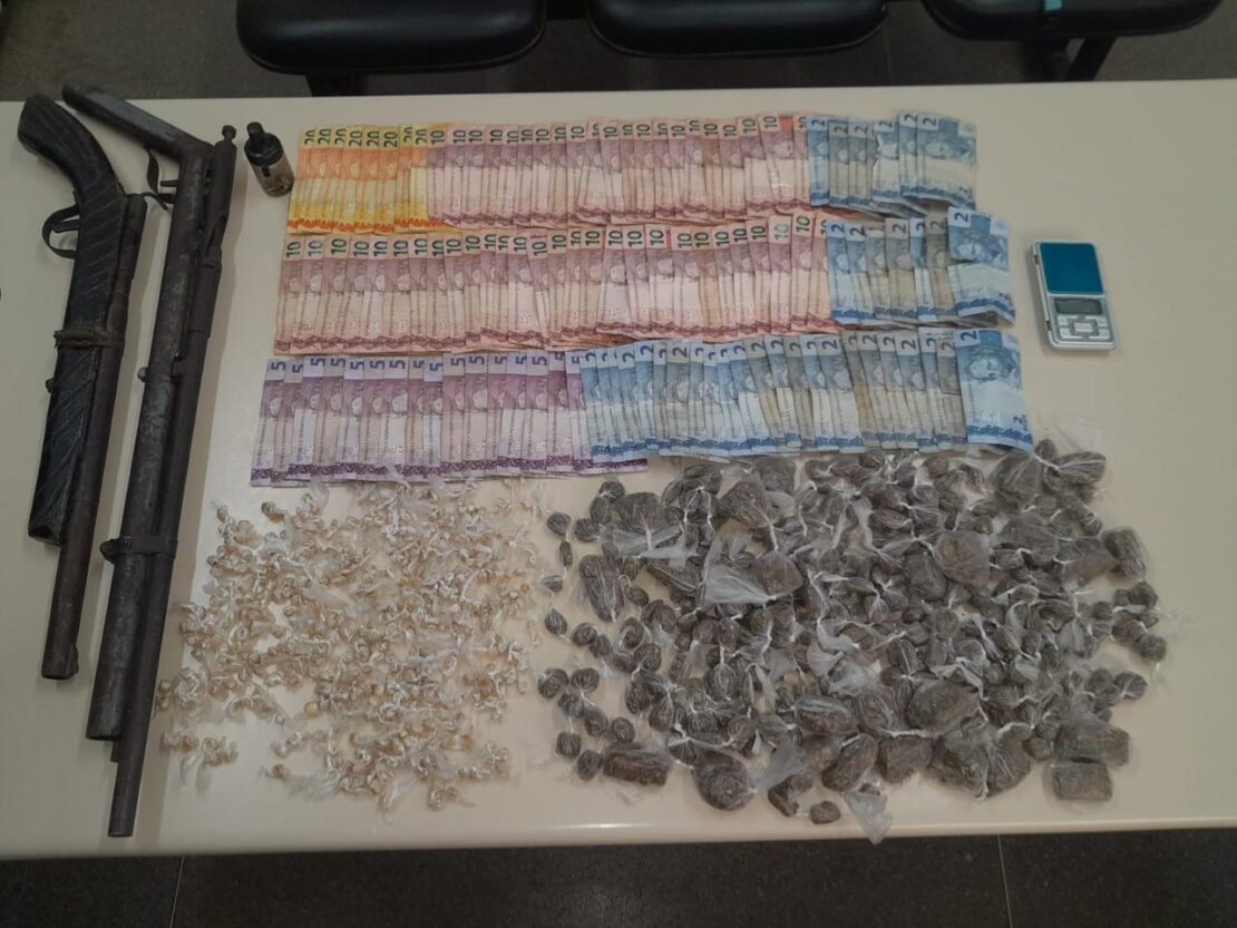 Rondesp-MO prende suspeito de tráfico com drogas e armas caseiras em Carinhanha