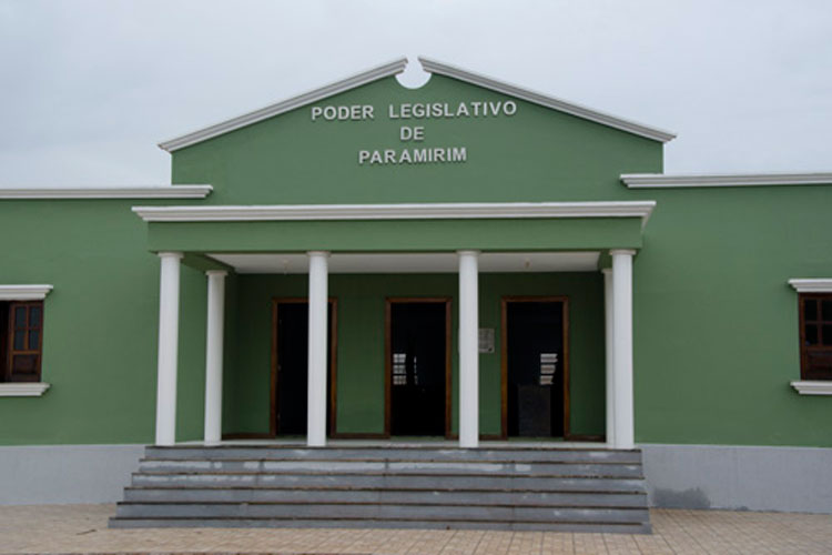 Vereadores e prefeito de Paramirim se unem contra cobrança abusiva da Embasa