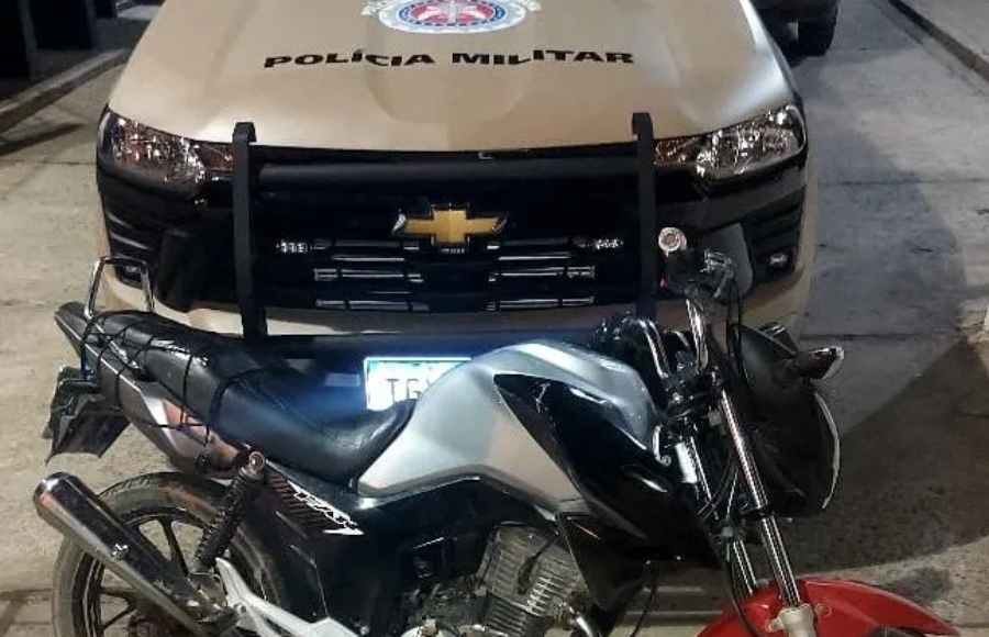 Polícia Militar recupera moto roubada durante blitz em Tanhaçu