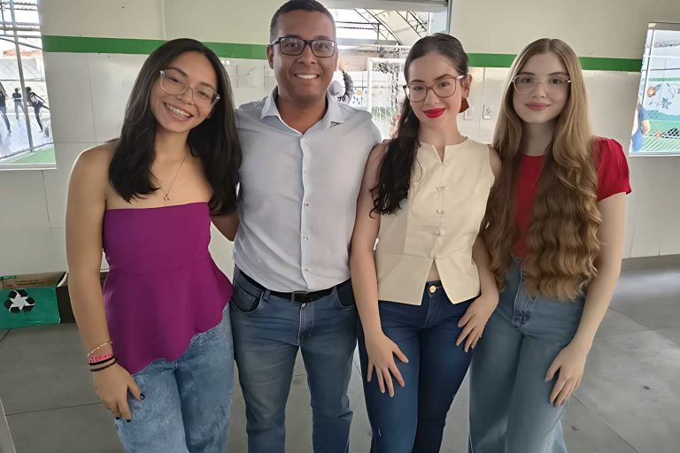 Brumado recebe projeto que incentiva jovens a votar com consciência