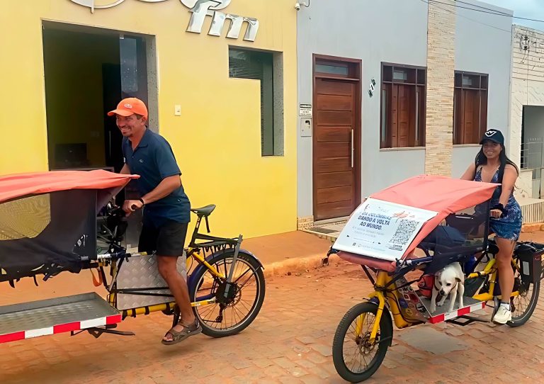 Casal colombiano percorre o mundo de bicicleta e leva projeto educativo a escolas em Livramento