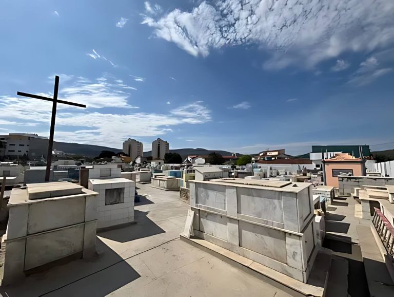 Cemitérios de Brumado abrem das 6h às 20h em dia de fé, memória e saudade