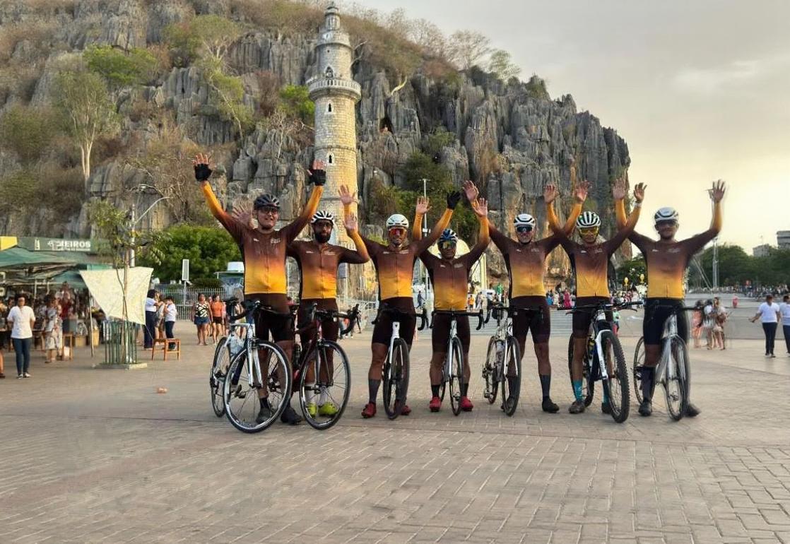 Ciclistas de Brumado enfrentam 45°C em jornada épica até Bom Jesus da Lapa