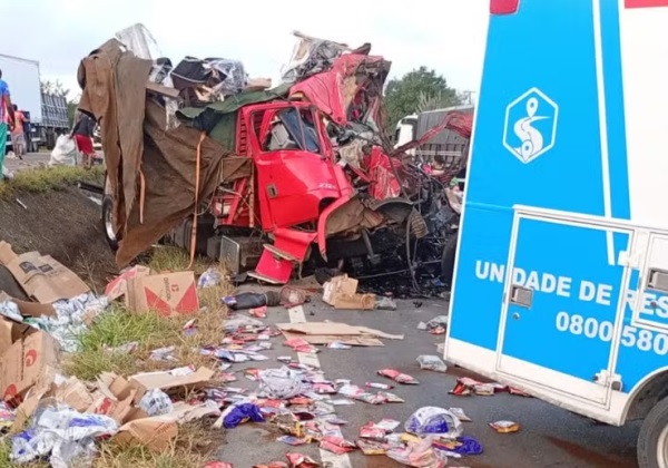 Grave acidente na BR-116 deixa dois mortos em Santo Estevão