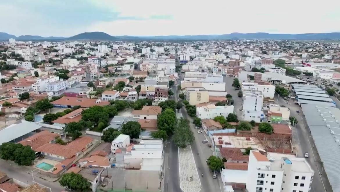 Idosa é assaltada após sacar R$ 3 mil em banco no centro de Guanambi