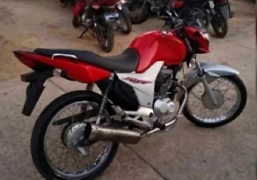 Jovem é preso após empinar moto e bater contra poste em Brumado