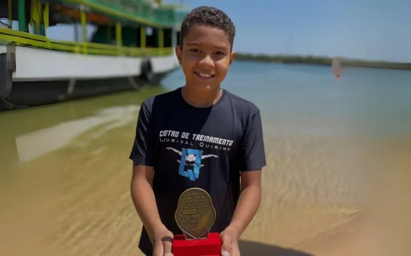 Menino de 11 anos supera obstáculos e vence categoria em maratona aquática de 3,5 quilômetros no Rio São Francisco