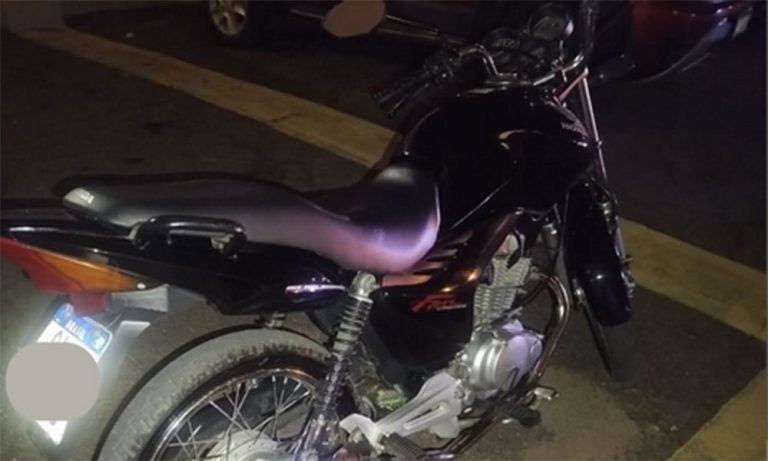 Motocicleta com descarga adulterada é apreendida pela Polícia Militar em Brumado