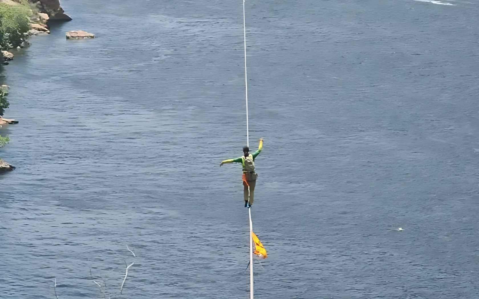 Nos cânions de Paulo Afonso, baiano atravessa 859 metros sobre o Rio São Francisco e entra para o livro dos recordes