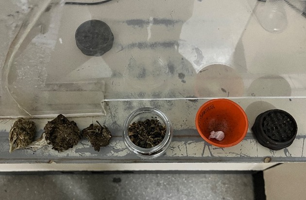 Polícia vê manobra brusca, aborda veículo e apreende drogas em Guanambi