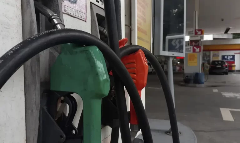 Preços da gasolina variam de R$ 5,76 a R$ 6,88 na Bahia, revela pesquisa da ANP
