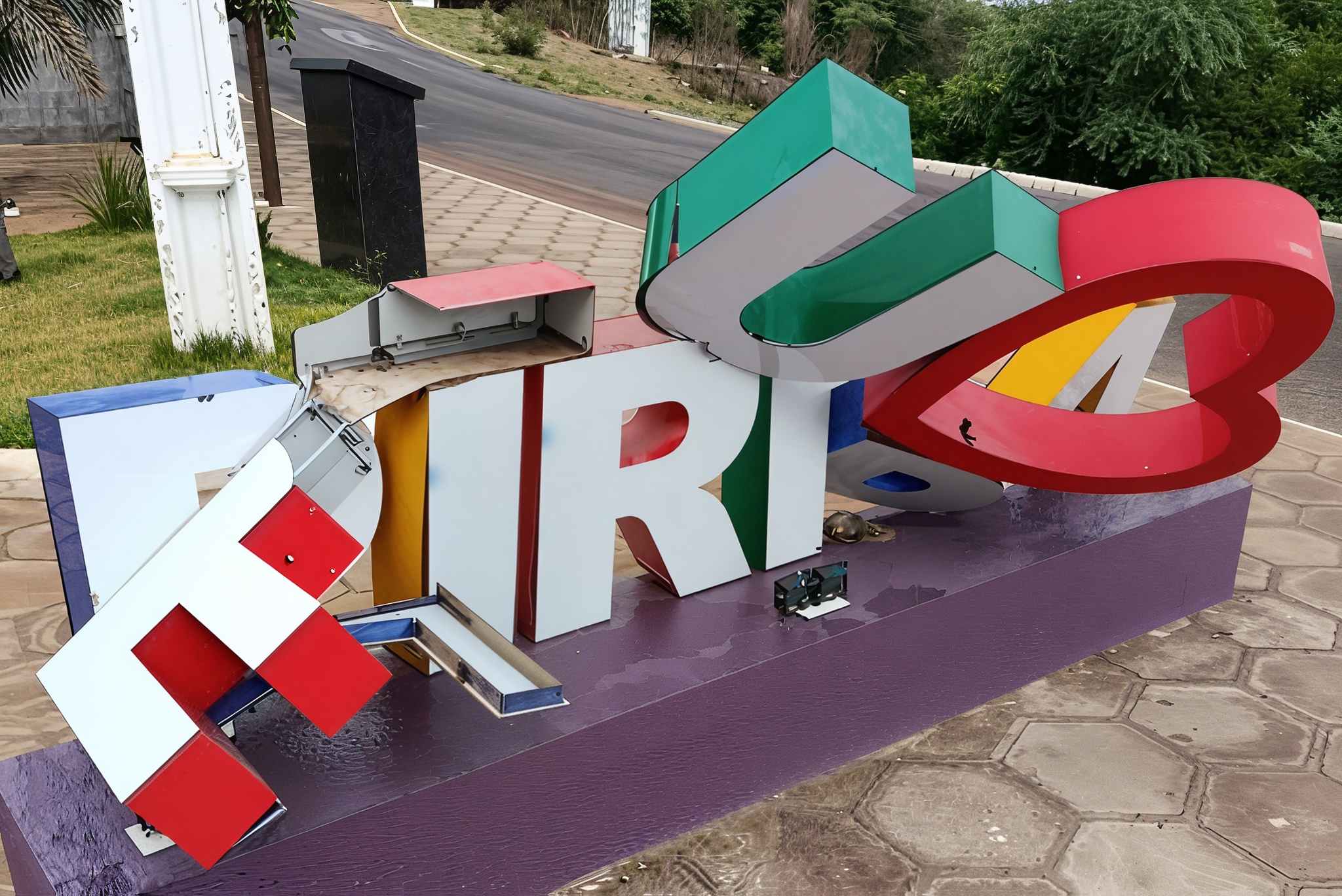 Prejuízo de quase R$ 8 mil após vandalismo ao letreiro de boas-vindas em Piripá; polícia indica autor