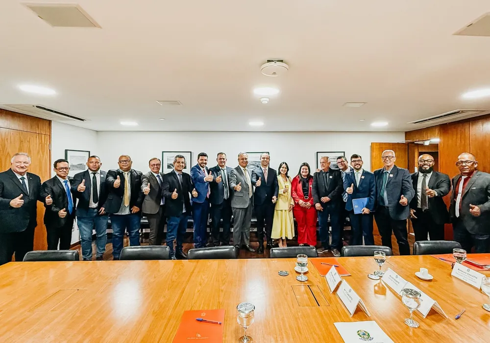Rui Costa recebe prefeito Fabrício Abrantes e vereadores, audiência em Brasília busca melhorias para Brumado