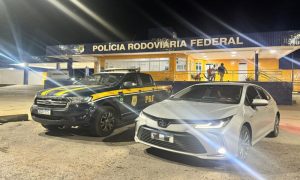 PRF recupera carro roubado em Camaçari durante fiscalização na BR-116, em Jequié