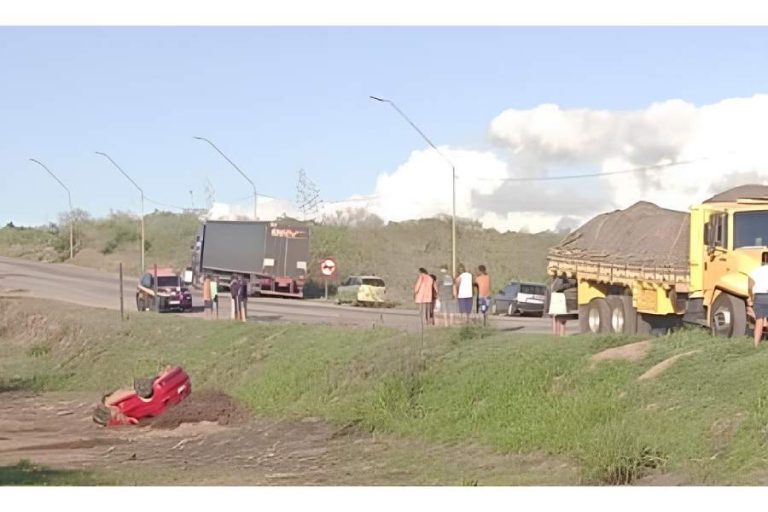 Acidente grave na BR-116 em Poções deixa 2 mortos; rodovia parcialmente interditada