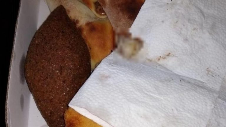 Adolescente encontra dedo humano em esfiha comprada por delivery