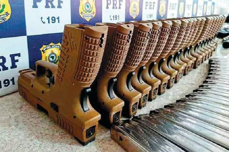 Apreensão na Bahia expõe rota internacional de armas e elo do Comando Vermelho com políticos