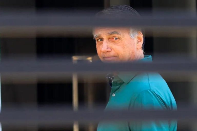 Bolsonaro é preso pela PF após meses de prisão domiciliar