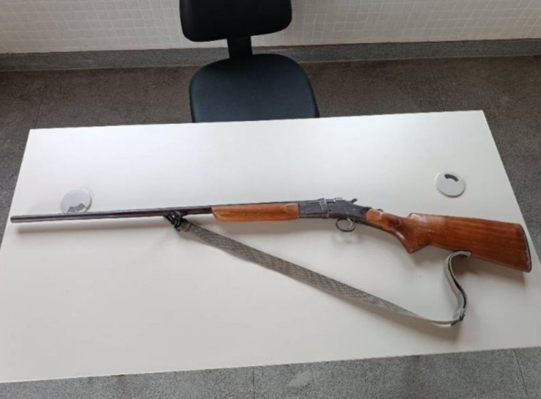 Briga entre irmãos termina em prisão e apreensão de espingarda na zona rural de Palmas de Monte Alto