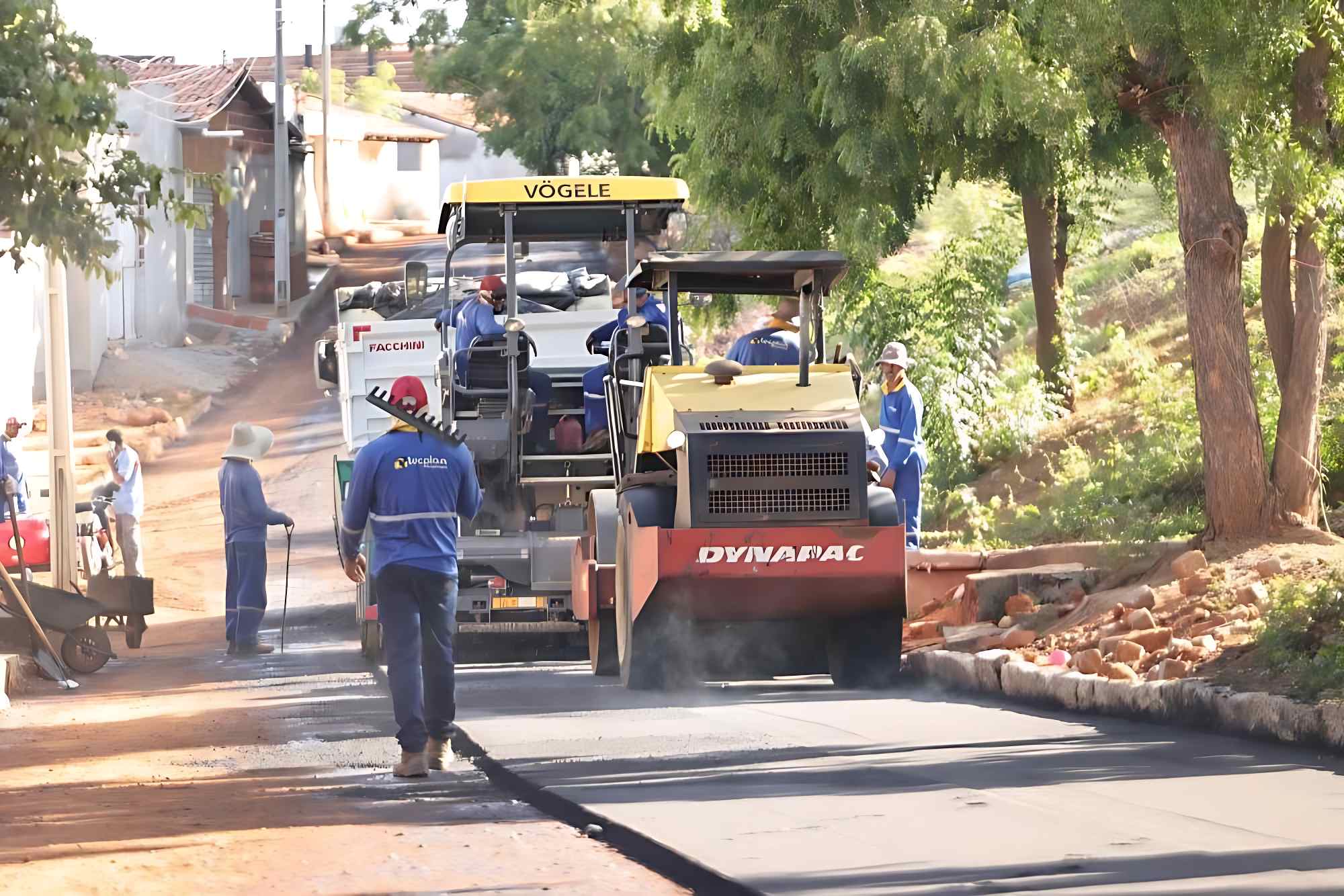 Brumado inicia pavimentação da Rua Nazaré e moradores comemoram nova fase de desenvolvimento