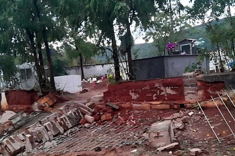 Desabamento em cemitério revolta moradores em Livramento de Nossa Senhora