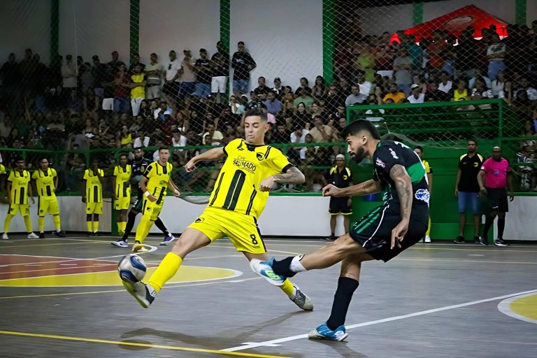 Ginásio Antônio Alves Ribeiro vira caldeirão na reta final do Campeonato de Futsal em Brumado