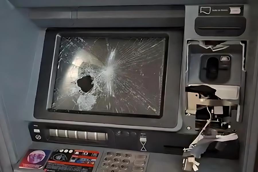 Homem com transtornos mentais depreda caixas eletrônicos em Boquira e mobiliza a polícia