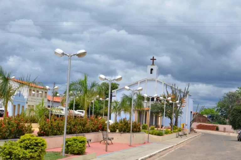 Homem é detido por destruir marquise e ameaçar idosa em Rio do Antônio