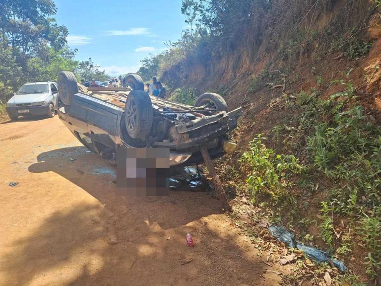 Mulher morre após carro capotar em estrada rural de Jiquiriçá