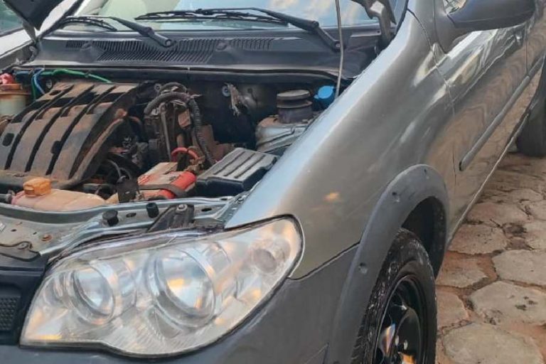 PETO apreende veículo com suspeita de adulteração em avenida movimentada de Livramento