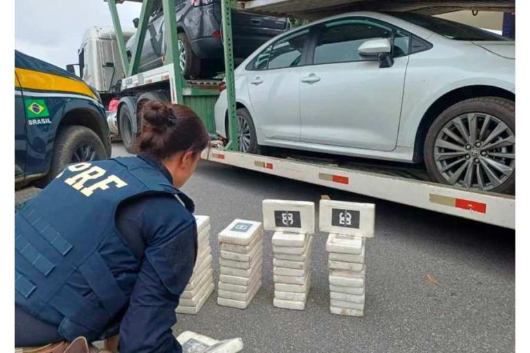 PRF apreende mais de 120 quilos de drogas e flagra carro adulterado em Conquista