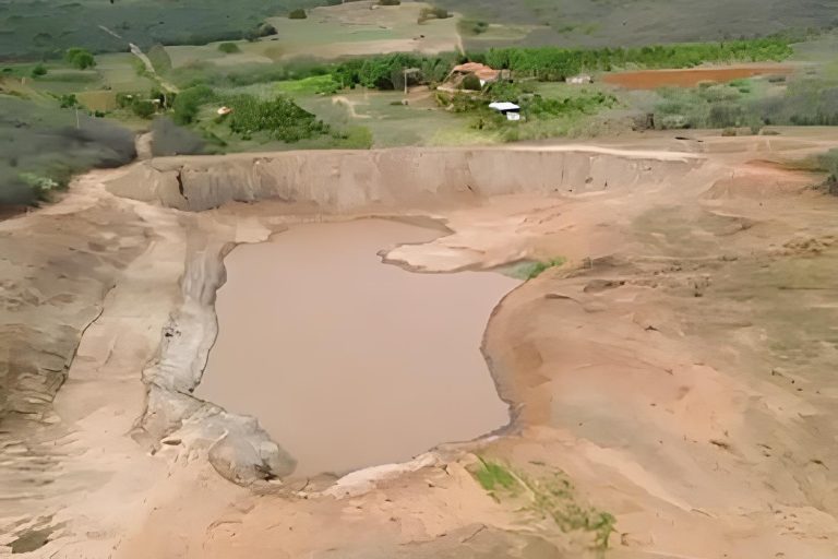 Prefeito de Brumado anuncia limpeza de 20 aguadas antes do período chuvoso