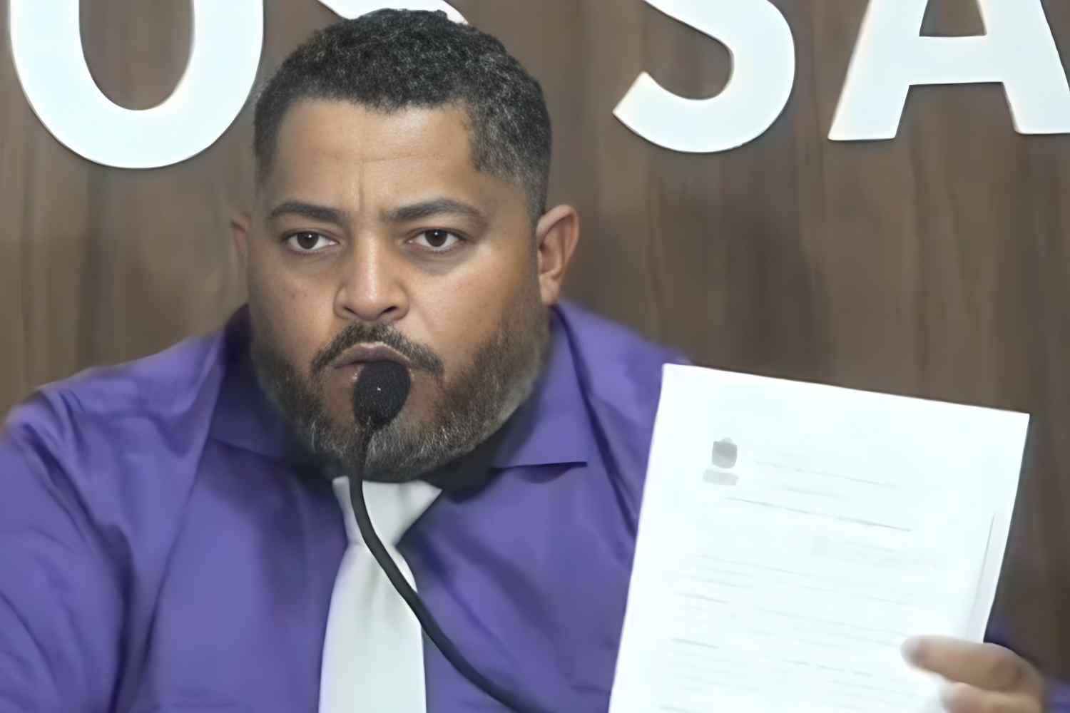 Servidor preso por pedofilia em Ituaçu ganha licença-prêmio e revolta vereadores