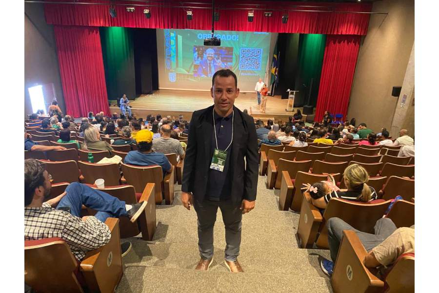 Yuri Fernandes pressiona por direitos da comunidade surda na Assembleia da Bahia
