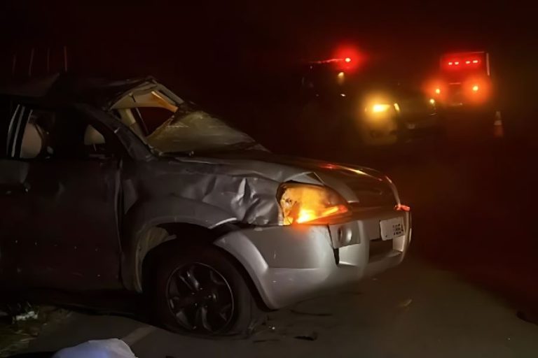 Acidente na BA-026 mata passageira após capotamento em Maracás