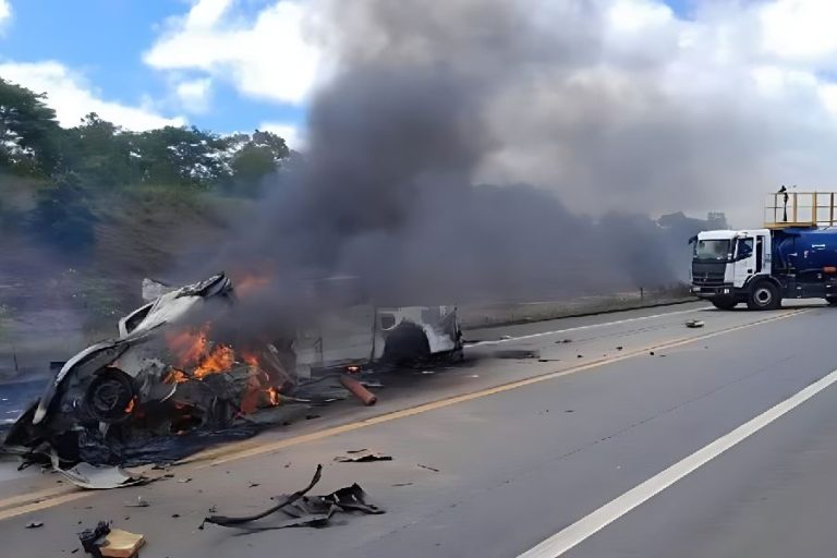 Acidente na BR-101 deixa ao menos 10 mortos no extremo sul da Bahia