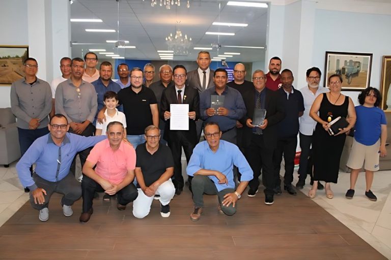 Brumado discute uso da Bíblia nas escolas; proposta destaca valores, cultura e formação humana