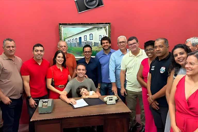 Brumado lança concurso de ornamentação e aposta em Natal Luz mais participativo e iluminado