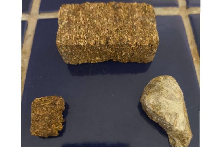 CIPRv/Brumado apreende drogas durante abordagem na BA-026, em Tanhaçu