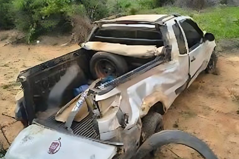 Capotamento na BR-030 deixa homem ferido e destrói veículo em Guanambi